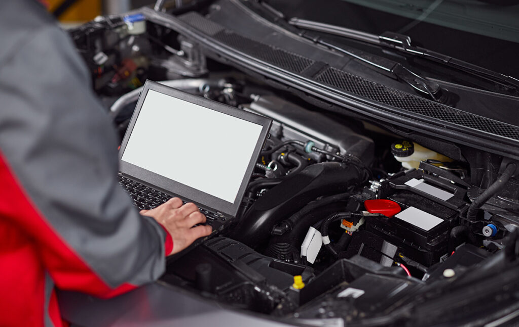 mechanic-using-laptop