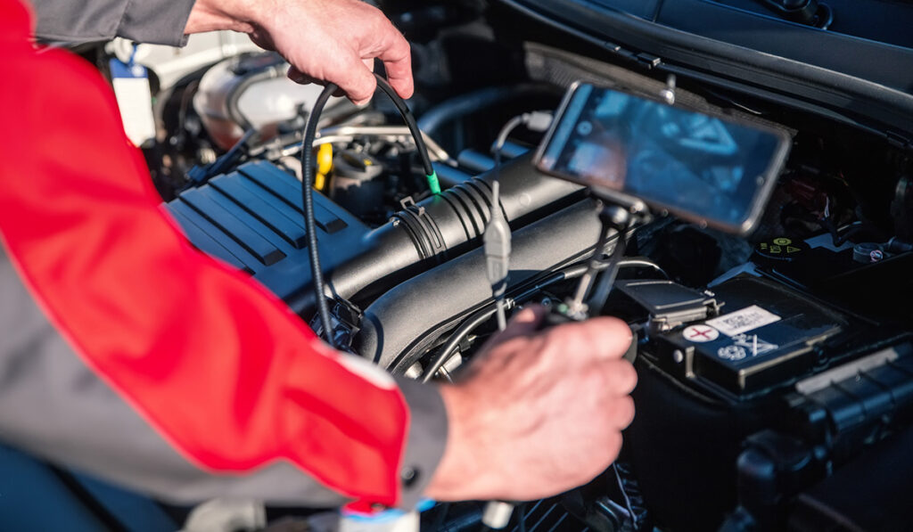 car-mechanic-holds-smartphone-for-checking